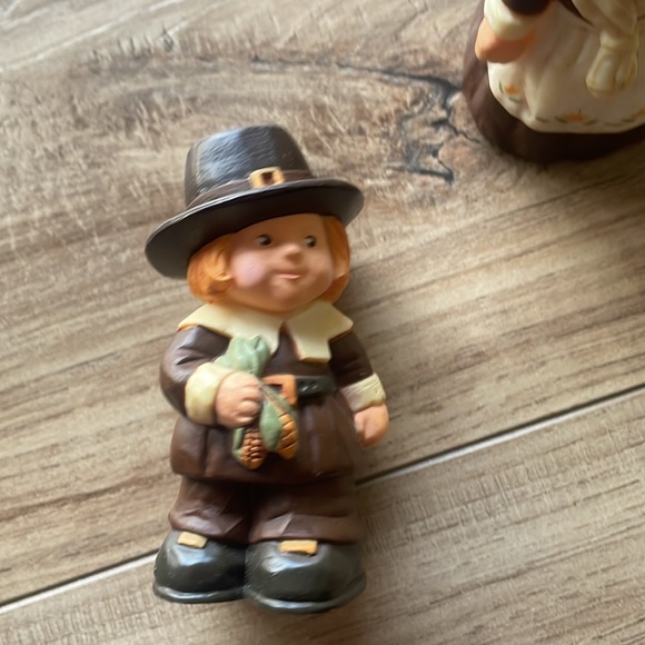 Vintage Hallmark Pilgrim Salt & Pepper Shakers (Hard Plastic) in Original Box - Picture 6 of 15